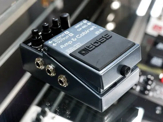 BOSS - IR-2 Amp and Cabinet Pedal 2